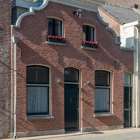 Апартаменты Cozy And Budget-Friendly Stay In Tilburg For 2 Тилбург
