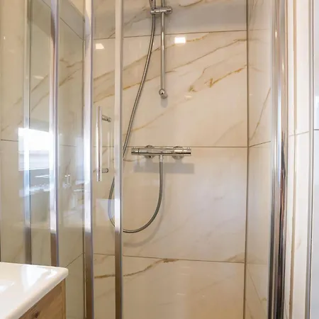 Cozy With New Shower Near Popodium 013 Apartamento