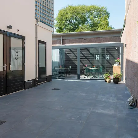 Cozy And Budget-Friendly Stay In Tilburg For 2 Тилбург