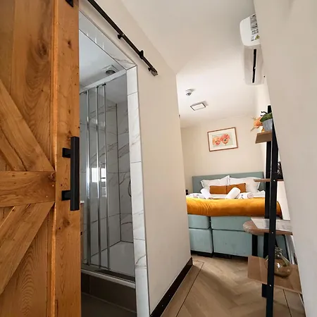 Near Hotspots Stay, W Shared Kitchen Aparthotel 3*