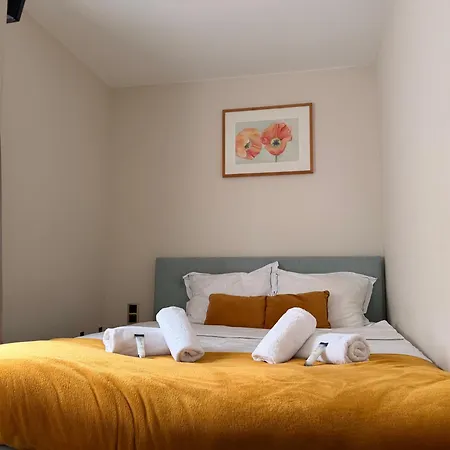 Aparthotel Near Hotspots Stay, W Shared Kitchen 3*
