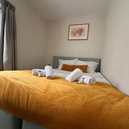 Near Hotspots Stay, W Shared Kitchen Aparthotel