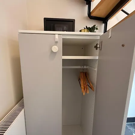 Near Hotspots Stay, W Shared Kitchen 3*
