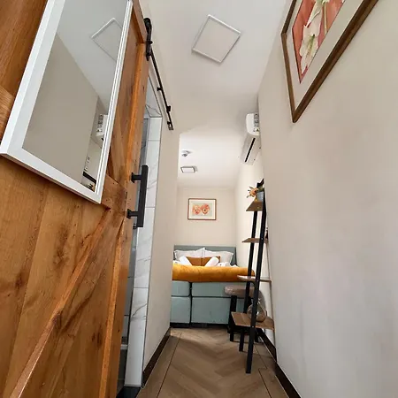 Near Hotspots Stay, W Shared Kitchen